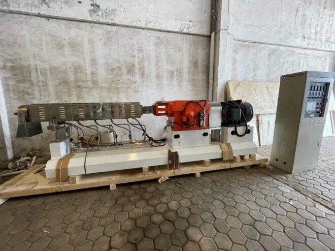 Twin Screw Extruder