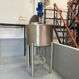 Mixing Tank With Scrapper